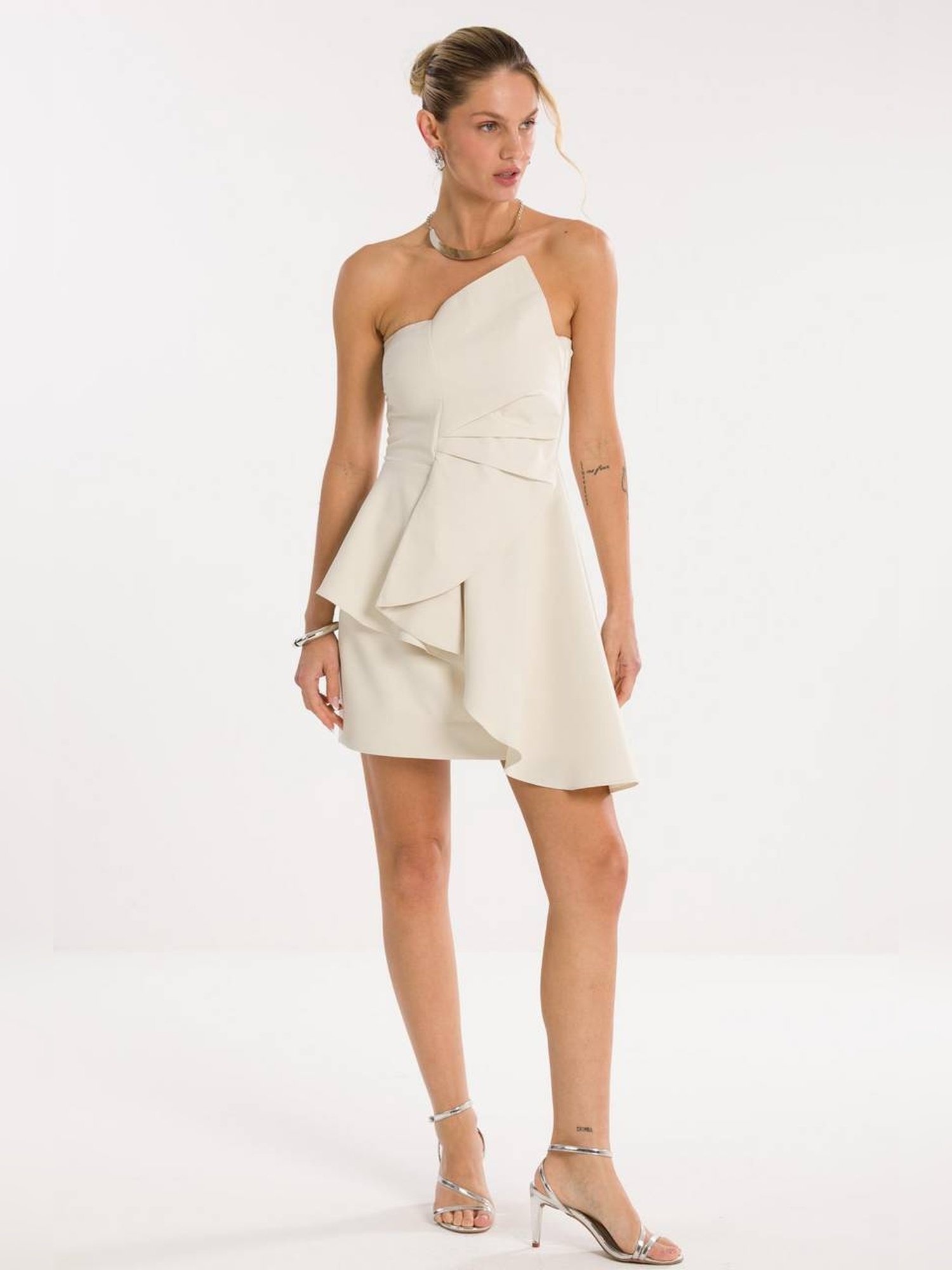 01 top tomara que caia rebeca bege claro