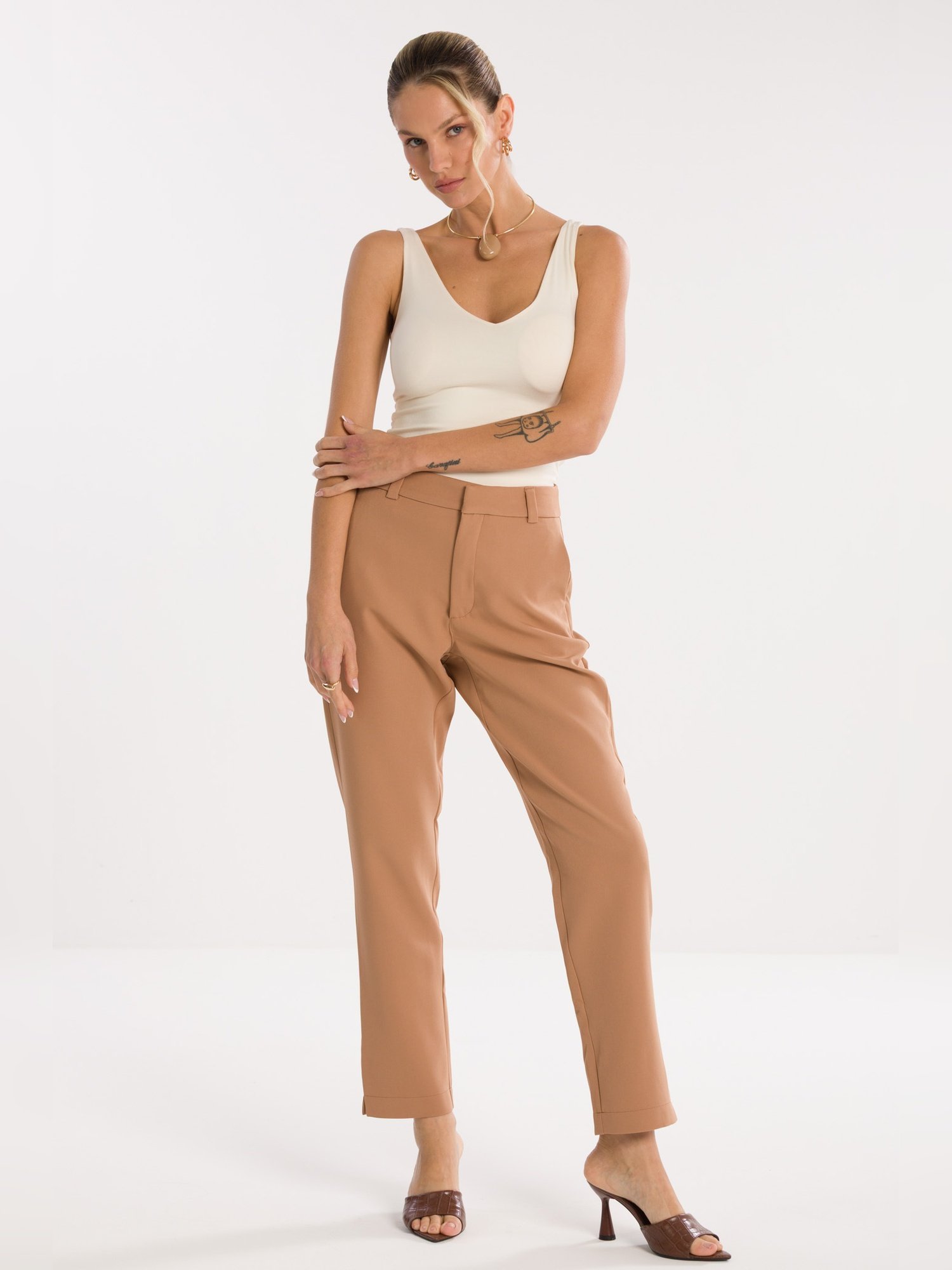 01 calca cigarrete rebeca marrom caqui