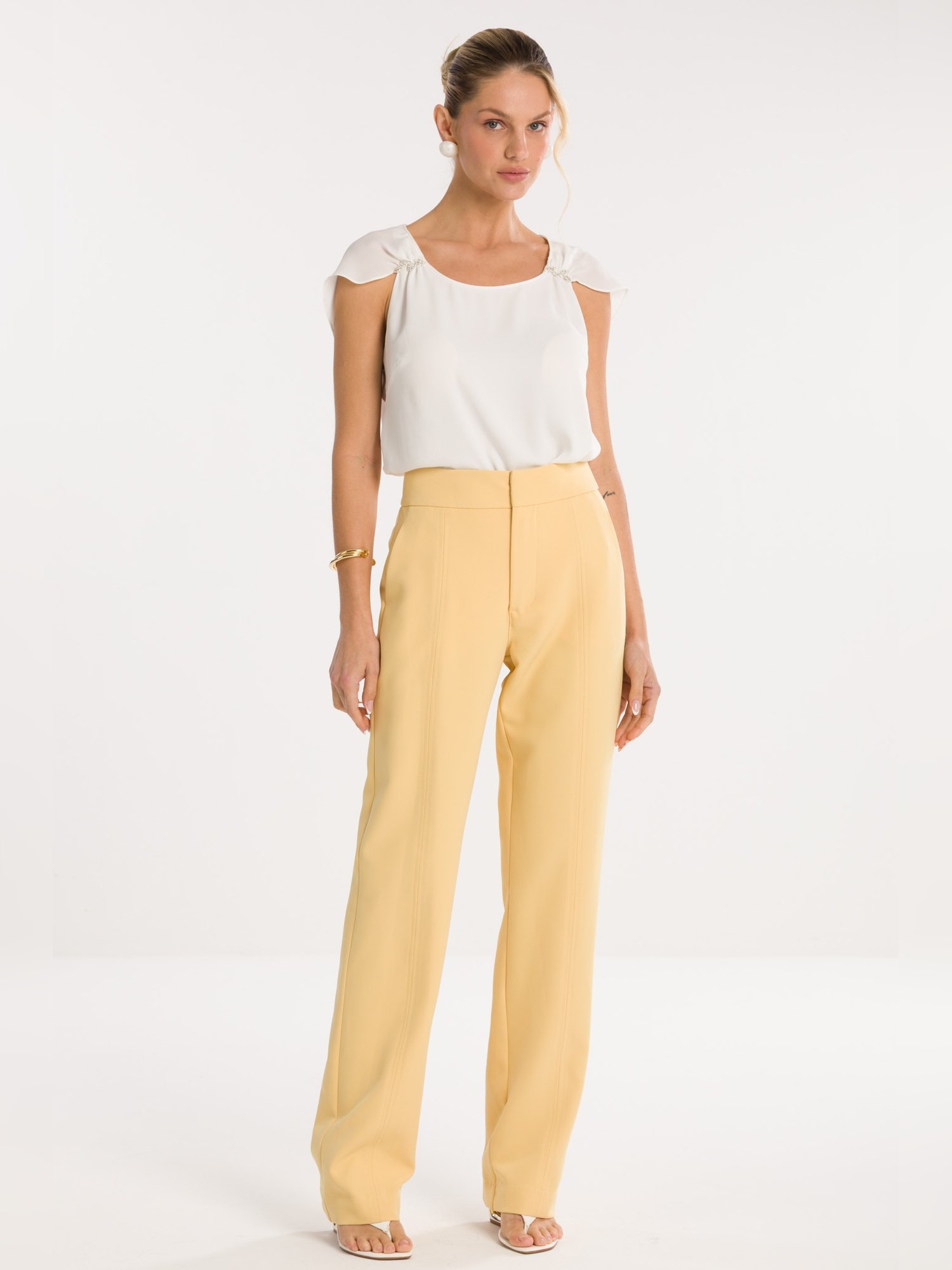 01 calca reta rebeca amarelo