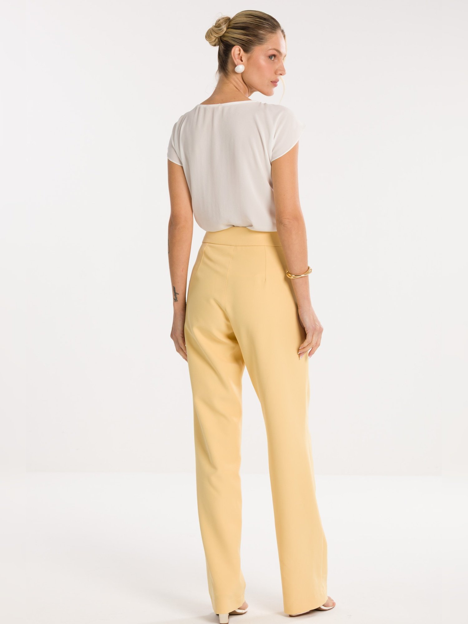 02 calca reta rebeca amarelo