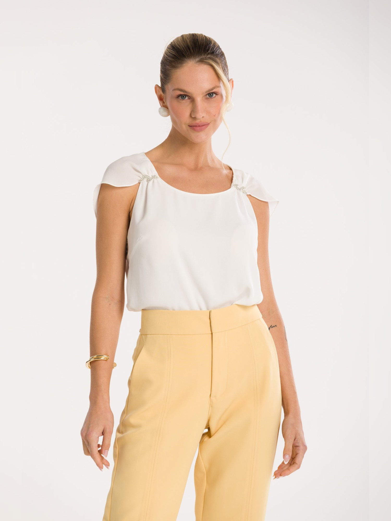 05 calca reta rebeca amarelo