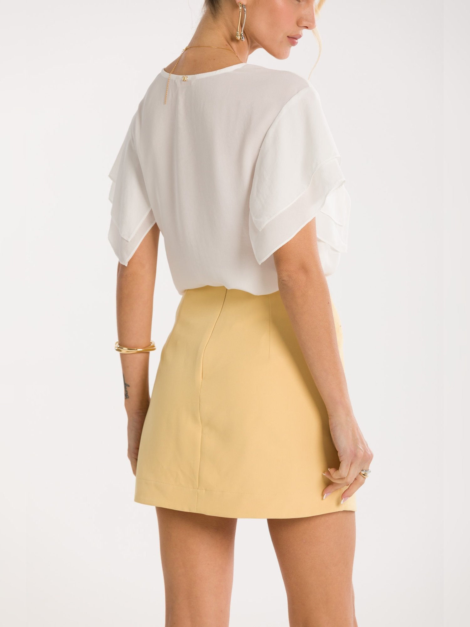 01 shorts saia rebeca amarelo