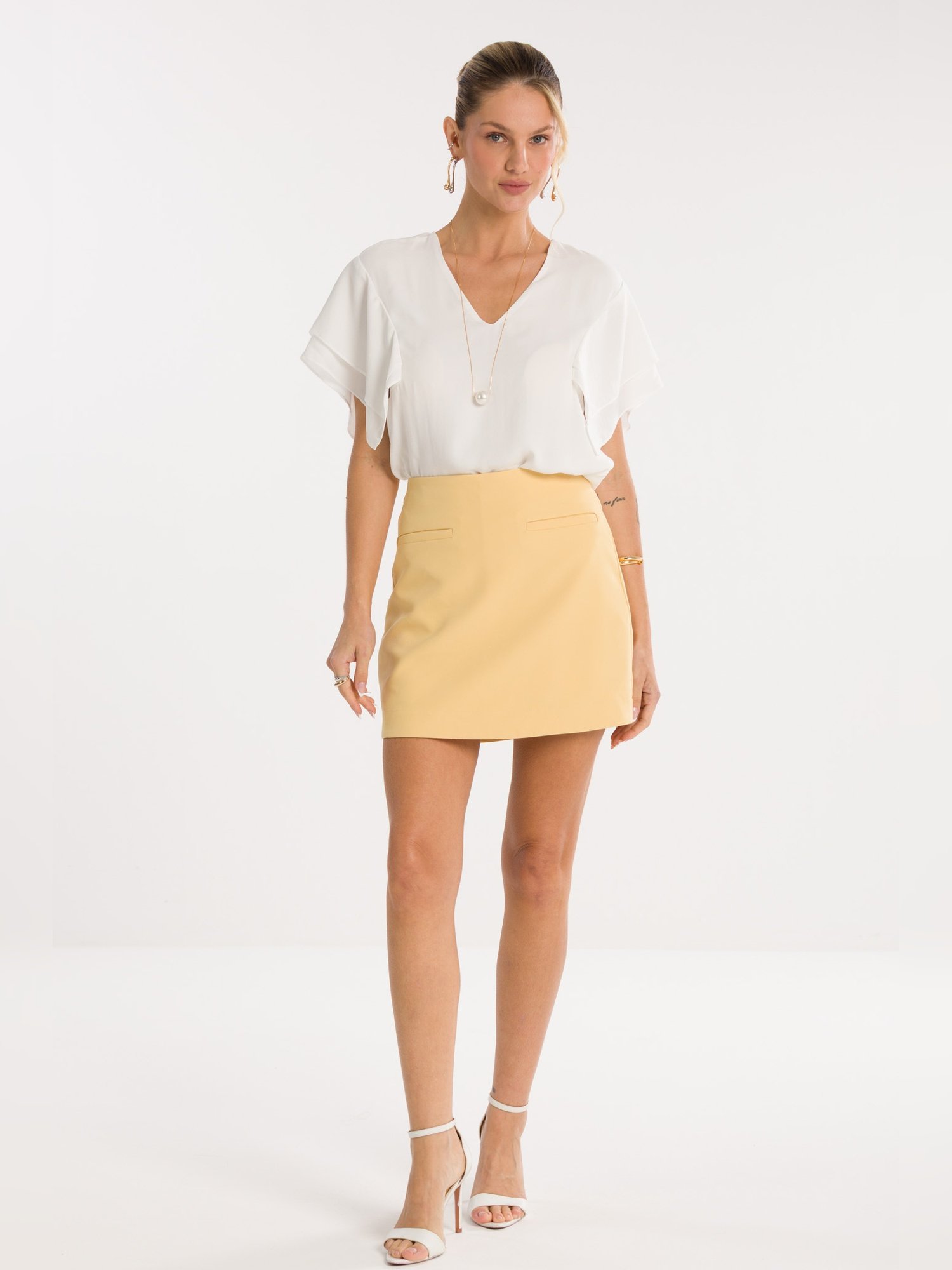 03 shorts saia rebeca amarelo