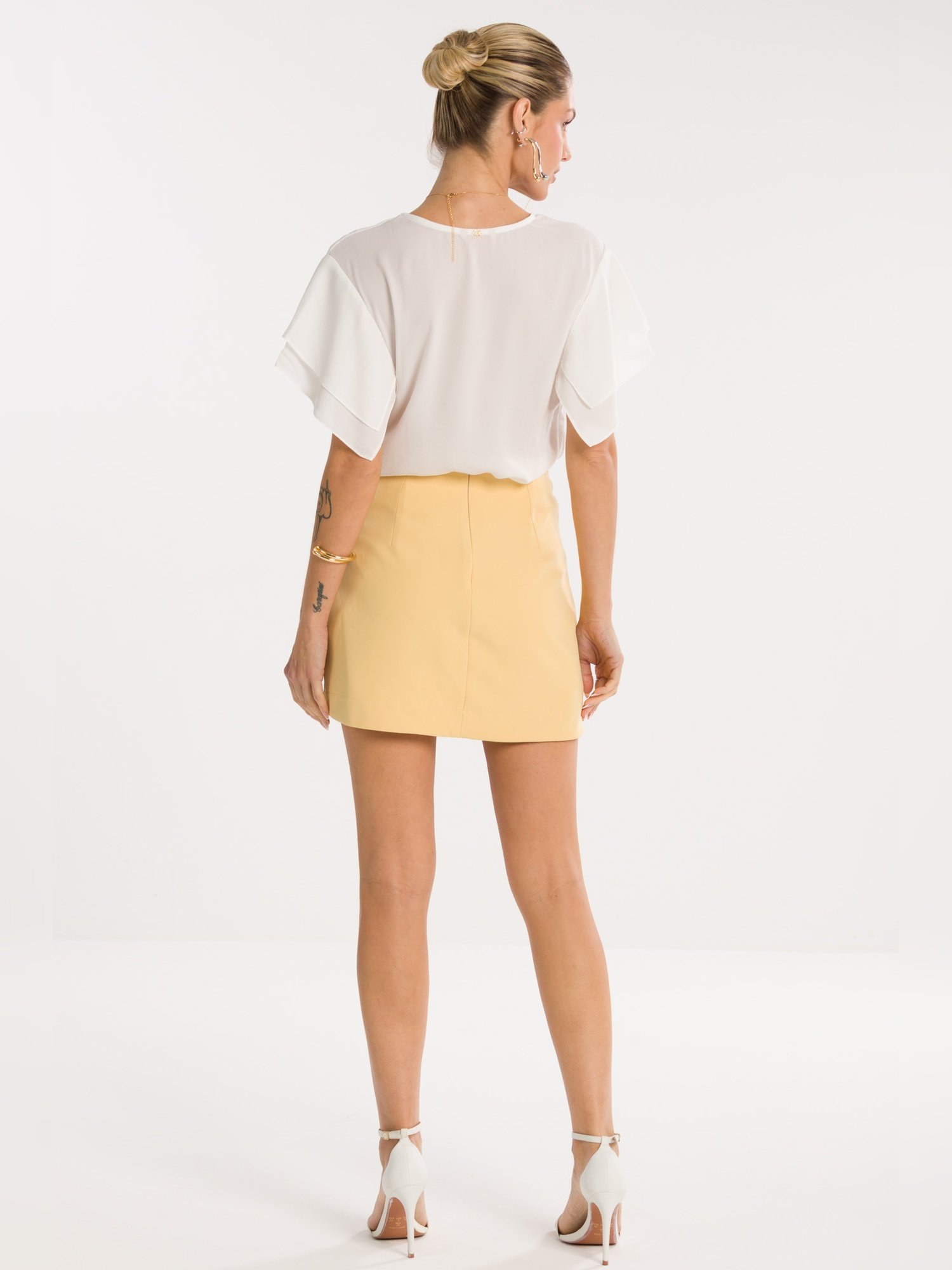 04 shorts saia rebeca amarelo