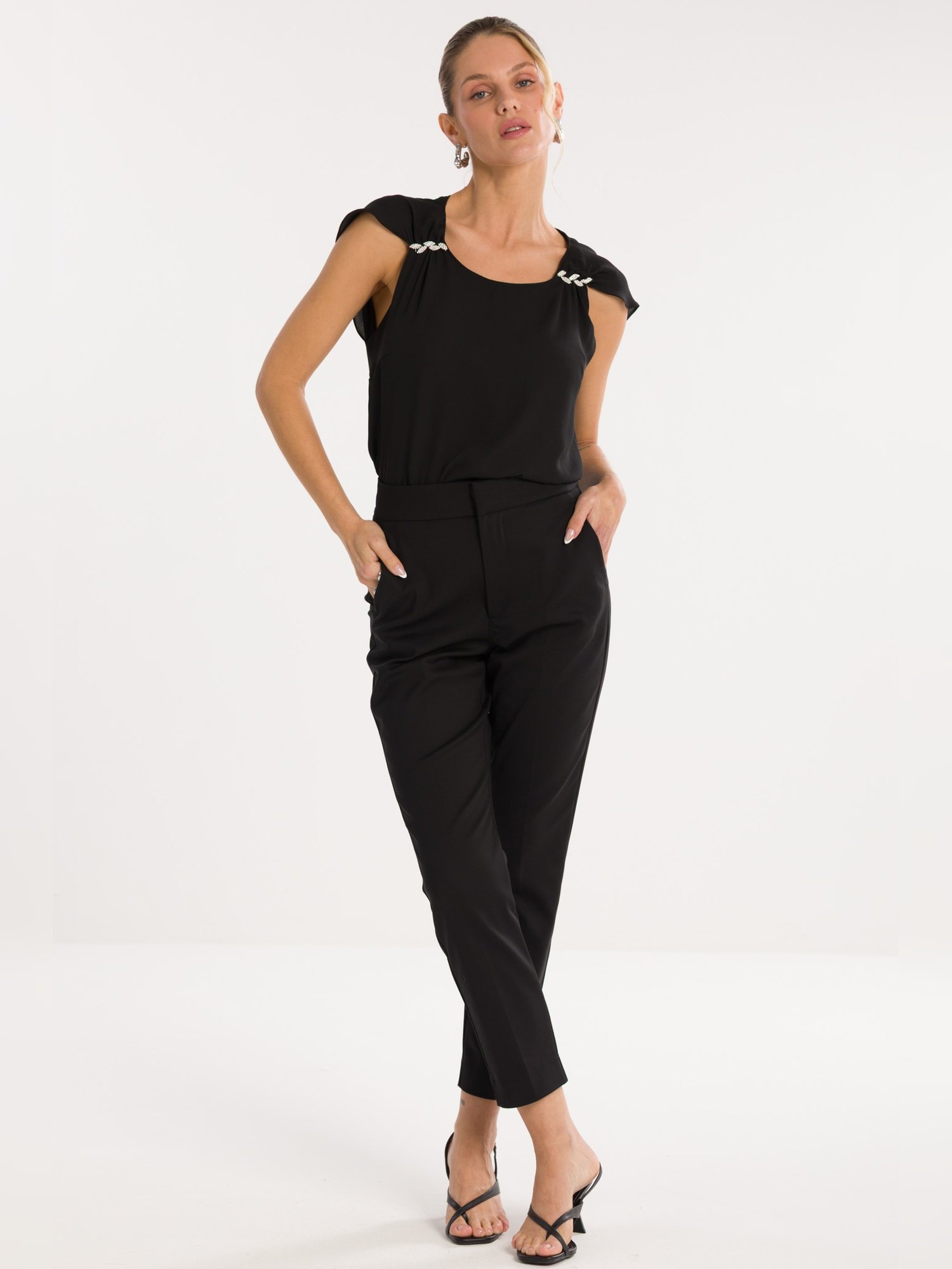 02 regata alca transpassada taissa preto