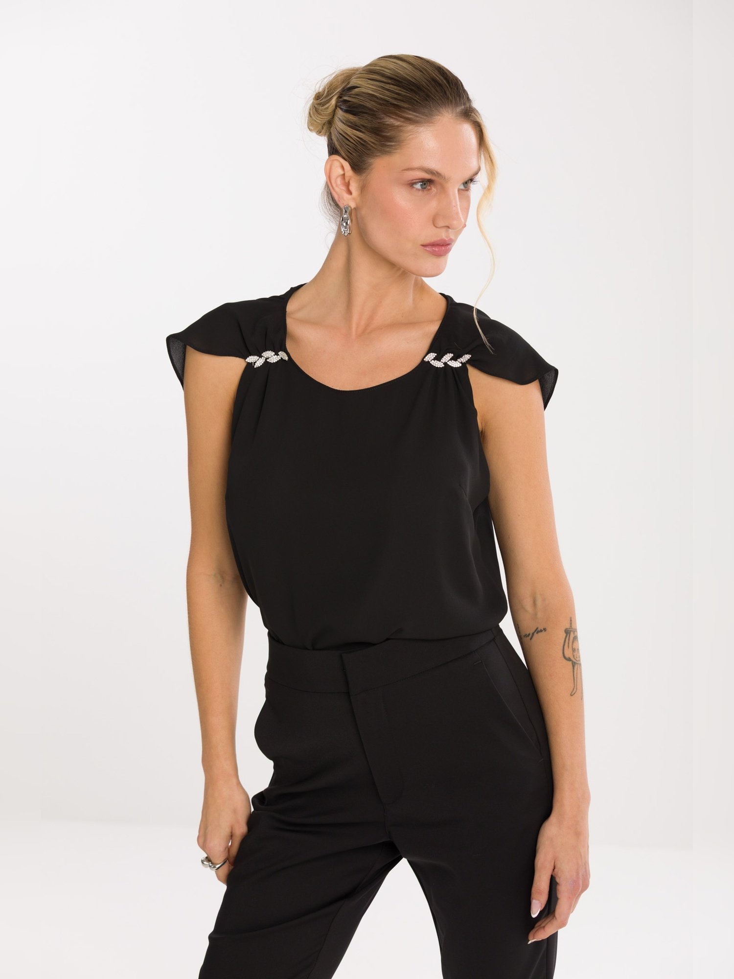 04 regata alca transpassada taissa preto